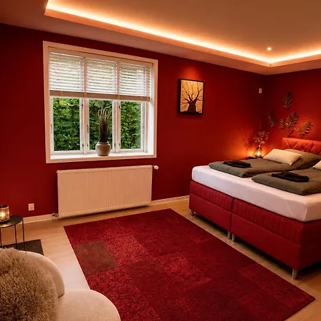 Apartament Four Seasons - Crimson Autumn