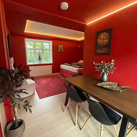 Apartament Four Seasons - Crimson Autumn